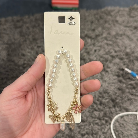 I am pearl bracelet with 5 charms - Picture 1 of 6